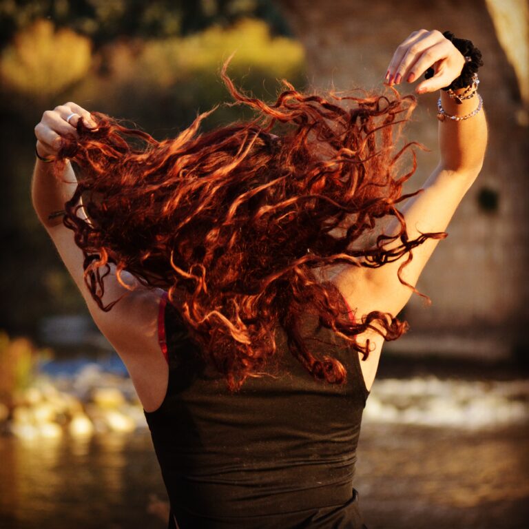 Seu cabelo não está danificado, ele só está reagindo ao calor.